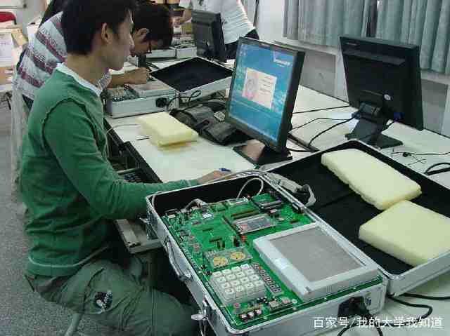 大學里那些“痛并快樂著”的專業 5個看似苦逼但畢業薪酬高的選擇，計算機技術咨詢為你解析